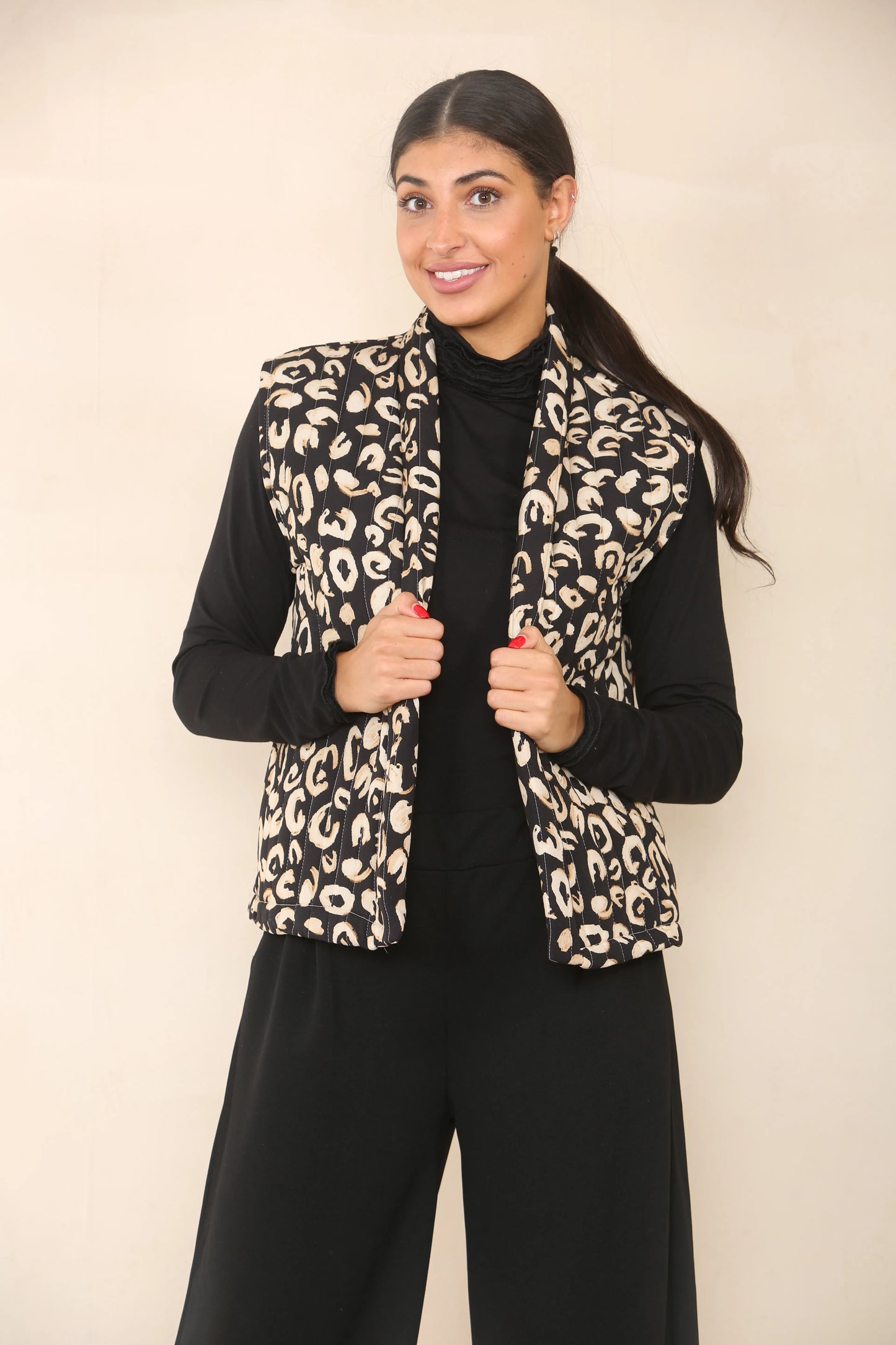 Black Quilted Animal Gilet.  No minimum order on wholesale fashion clothing for boutique clothing shops.  Wide range of latest styles in wholesale fashion for boutique clothing shops